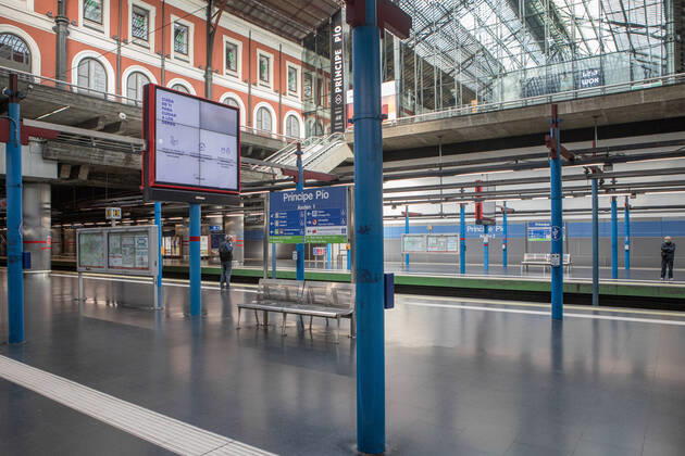 April 24, 2020, Madrid, Spain: A nearly empty Metro Station during the covid 19 crisis..Day 41 of the state of alarm due to the Coronavirus health crisis. Spain has had more than 200,000 confirmed cases of COVID-19 and over 20,000 reported deaths. Daily deaths from coronavirus have dropped in the last 24 hours to 367, the lowest rate in a month. Madrid Spain - ZUMAs197 20200424_zaa_s197_219 Copyright: xGuillermoxGutierrezx