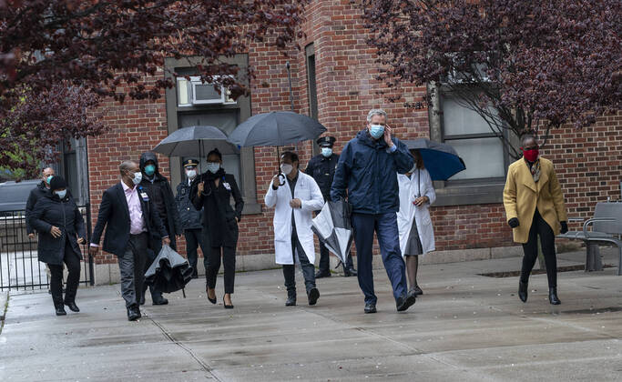 Daily life in New York amid COVID-19 pandemic Mayor Bill de Blasio and first lady Chirlane McCray arrive to thank nurses, doctors, medical staff for their work during COVID-19 at Kings County Hospital New York New York United States Copyright: LevxRadin