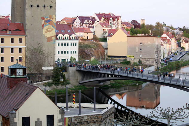 Demonstrators protesting against the closed border between Zgorzelec and Görlitz In order to contain the coronavirus, Poland and the Czech Republic, among others, closed their borders to Germany in mid-March The background to the protest is the current restrictions on workers who norm Foto:xM.xWehnertx xFuturexImage
