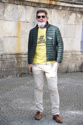 Martin Stuertzer Hotelier Muenchen 24 04 20 Odeonsplatz Action day of Leadersclub Empty chairs because of the Corona Viru Munich