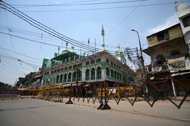 April 25, 2020, Prayagraj, Uttar Pradesh, India: Prayagraj: A deserted view of Jama mosque during Ramadan month during a government-imposed nationwide lockdown as a preventive measure against the COVID-19 coronavirus, in Allahabad on April 24, 2020. Prayagraj India - ZUMAv115 20200425_zap_v115_029 Copyright: xPrabhatxKumarxVermax