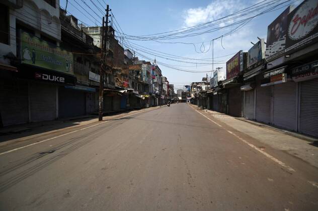 April 25, 2020, Prayagraj, Uttar Pradesh, India: Prayagraj: A deserted view of closed market at during a government-imposed nationwide lockdown as a preventive measure against the COVID-19 coronavirus, in Allahabad on April 24, 2020. Prayagraj India - ZUMAv115 20200425_zap_v115_030 Copyright: xPrabhatxKumarxVermax