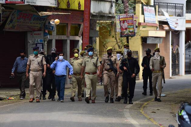 April 25, 2020, Prayagraj, Uttar Pradesh, India: Prayagraj: Police patrol at hotspot area Telierganj during a government-imposed nationwide lockdown as a preventive measure against the COVID-19 coronavirus, in Allahabad on April 24, 2020. Prayagraj India - ZUMAv115 20200425_zap_v115_037 Copyright: xPrabhatxKumarxVermax