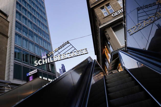 Entrance sign of Schildergasse seen from Neumarkt, which ranks among the most frequented shopping streets in Germany Cologne, 25 04 2020 Foto:xC.xHardtx xFuturexImage