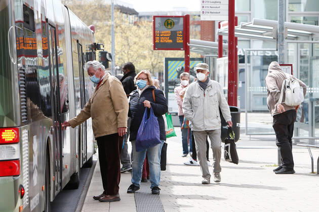 25 04 2020, xtgx, Consequences of the Corona Virus in Wolfsburg, passengers board a bus with masks In Wolfsburg, it is mandatory to wear a mask in all shops and on buses, covering mouth and nose Wolfsburg