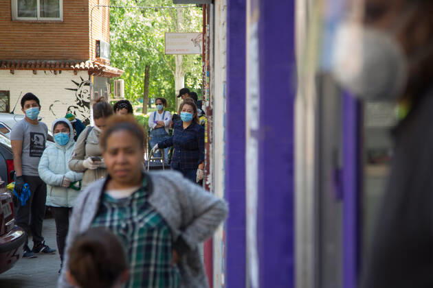Spain: Food distribution due to Covid-19 crisis several people wait their turn to receive food. Madrid Madrid Spain Copyright: FerxCapdeponxArroyo