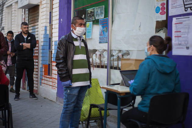 Spain: Food distribution due to Covid-19 crisis several people wait their turn to receive food. Madrid Madrid Spain Copyright: FerxCapdeponxArroyo