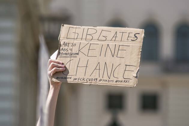 April 25, 2020, Munich, Bavaria, Germany: Don t give Bill Gates a chance at a QAnon-like demo in Munich, Germany. Organized in Telegram chats by conspiratorial â€oeQuerfront†(cross-front) groups, the city of Munich, Germany saw numerous QAnon-like, â€oeCorona Parties†as under mottos such as â€oeDemonstration fuer die Erhaltung der Grundrechte†(Demonstration for the Upholding of Basic Rights) and â€oeFuer unsere Freiheit, unsere Grundrechte und unsere Selbstbestimmung†(Demonstration for our Freedom, Basic Rights, and Self-Determination). Numerous right-extremists, Verfassungsschutz-monitored figures, QAnon fans, and AfD politicians were in attendance. The groups are of the belief that the anti-Coronavirus measures are power-grabs. Querfront groups are often a mix of political outliers, AfD - ZUMAb160 20200425_zbp_b160_009 Copyright: xSachellexBabbarx