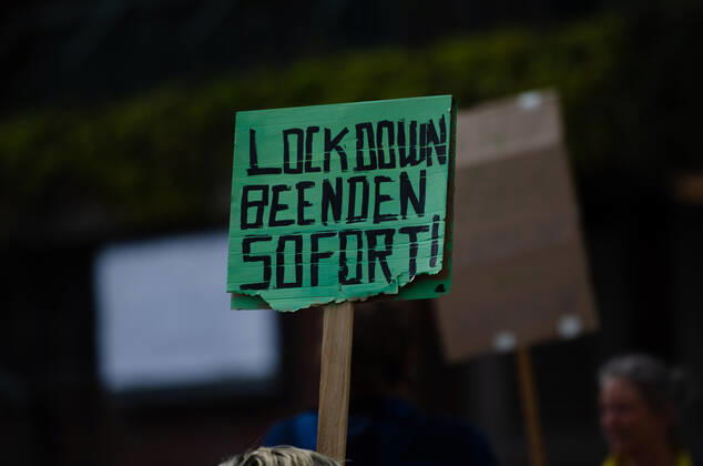 Stop lockdown immediately Demonstration on Südermarkt in Flensburg The Communication Centre for Democratic Resistance is organising a demonstration on 25 04 2020 in Flensburg on Südermarkt, city centre Demonstrator is holding a banner with the words Stop lockdown immediately