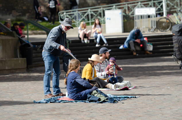 Lockdown immediately end demonstration on Südermarkt in Flensburg The Communication Centre for Democratic Resistance is organising a demonstration on 25 04 2020 in Flensburg on Südermarkt, city centre here demonstrators are sitting on the floor of Südermarkt with blankets and banners in front of them, one person is handing out leaflets