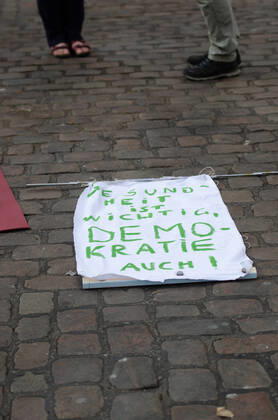 Lockdown end immediately Demonstration on Südermarkt in Flensburg The Communication Centre for Democratic Resistance is organising a demonstration on 25 04 2020 in Flensburg on Südermarkt, in the city centre here banner with the words Health is important, democracy too