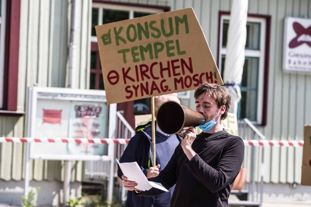 April 25, 2020, Munich, Bavaria, Germany: Contrasting with numerous, controversial Querfront demonstrations in the city center, pro-democracy and left-wing groups demonstrated at the Munich-Giesing train station under the national motto of Ã¢â‚¬oeKeine Quarantaene fuer FreiheitsrechteÃ¢â‚¬Â (No Quarantine for Freedom and Rights). The wave of demonstrations on all fronts are part of a relaxing of the restrictions and in response to a court case that judged the right for demonstrations to be maintained. The group displayed a critical tone against corporations being given favorable treatment during the crisis instead of ordinary people and workers. The group also maintained an explicit pro-science message, with regard to the Coronavirus crisis. Munich Germany - ZUMAb160 20200425_zbp_b160_077 Copyright: xSachellexBabbarx