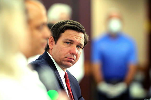 April 25, 2020, Weston, FL, USA: Florida Gov. Ron De Santis at a news conference regarding COVID-19 at the Florida Cleveland Clinic in Weston, Fla., on Saturday, April 25, 2020. Weston USA - ZUMAm67_ 20200425_zaf_m67_003 Copyright: xPedroxPortalx