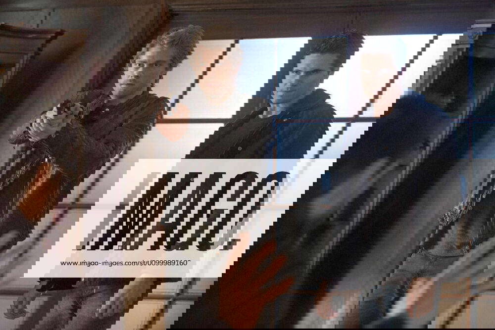 The Tomorrow People L R Luke Mitchell Robbie Amell In Endgame Season 1 Episode 17 Aired March 24 2