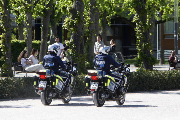 A police patrol of the Baden Württemberg State Police checks the compliance with the contact prohibitions and minimum distances on the Schlossplatz in the city centre of Karlsruhe, Baden Württemberg, Bavaria, Germany