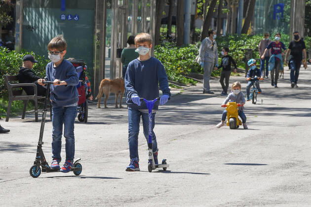 NEWS : Covid 19 Coronavirus en espagne - Barcelone - 26 04 2020 Deconfinement partiel des enfants a Barcelone NEWS : Deconfinement partiel des enfants - barcelone - 26 04 2020 PacoLargo Panoramic 