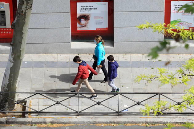 Children begin to go outside on April 26 in Madrid, Spain. (2020042606)