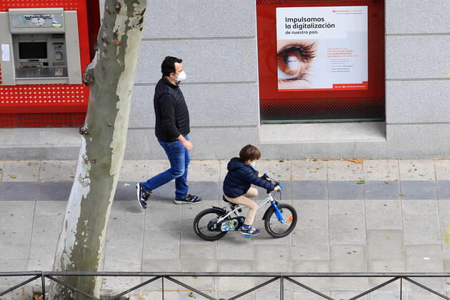 Children begin to go outside on April 26 in Madrid, Spain. (2020042609)