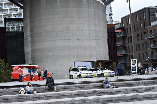 Police patrol while Copenhageners enjoy spring sun at Gothenburg Plads and Sandkaj in Nordhavnen in Copenhagen on Sunday, April 26, 2020 There is a ban on more than ten people because of the danger of infection with coronavirus covid 19, Copenhagen Denmark,  Copyright: PhilipxDavali PhilipxDavalix COP107 spdk20200426-175120-L