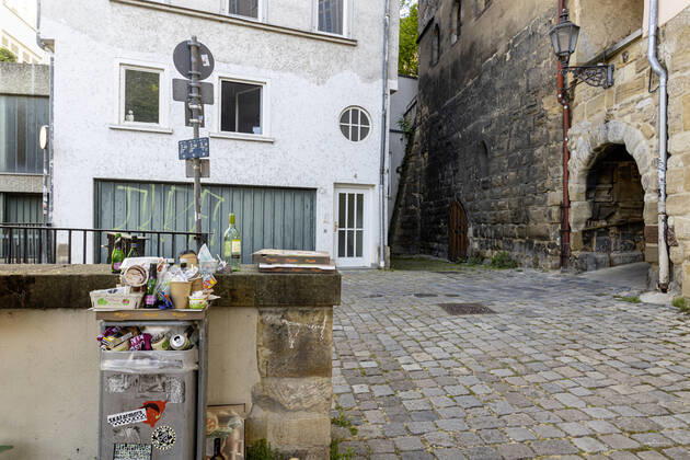 DEU, Germany, Baden Württemberg, Esslingen, 26 04 2020 Take away instead of going to a restaurant The out-of-home sale during the Corona crisis is causing the mountains of waste in the cities to grow