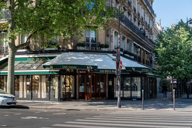 April 26, 2020, Paris, FR: (INT) Covid-19:Empty Paris. April 26,2020, Paris,France:Some touristic hotspots in Paris city like Cafe Les Deux Magots, Arc de Triomphe et Champs-Elysees, Champs-Elysees, Jardin du Luxembours, Pont Alexandre III, La Sorbonne , Marche aux puces,Montmartre street continued to be very empty during this covid-19 pandemic this Sunday. ..Credit: Thenews2 Paris - ZUMAn293 20200426_znp_n293_001 Copyright: xEricxBrommex