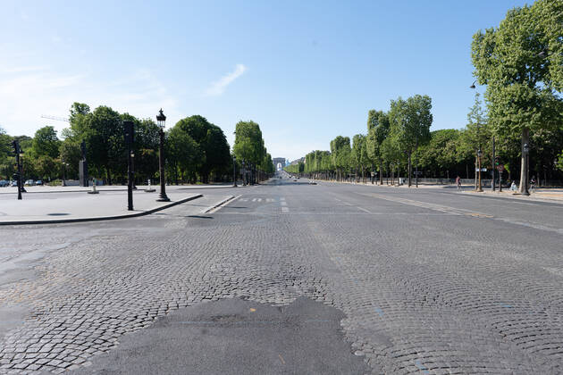 April 26, 2020, Paris, FR: (INT) Covid-19:Empty Paris. April 26,2020, Paris,France:Some touristic hotspots in Paris city like Cafe Les Deux Magots, Arc de Triomphe et Champs-Elysees, Champs-Elysees, Jardin du Luxembours, Pont Alexandre III, La Sorbonne , Marche aux puces,Montmartre street continued to be very empty during this covid-19 pandemic this Sunday. ..Credit: Thenews2 Paris - ZUMAn293 20200426_znp_n293_005 Copyright: xEricxBrommex