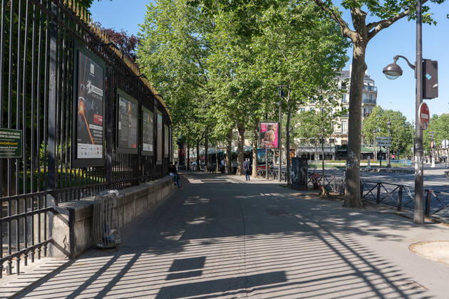 April 26, 2020, Paris, FR: (INT) Covid-19:Empty Paris. April 26,2020, Paris,France:Some touristic hotspots in Paris city like Cafe Les Deux Magots, Arc de Triomphe et Champs-Elysees, Champs-Elysees, Jardin du Luxembours, Pont Alexandre III, La Sorbonne , Marche aux puces,Montmartre street continued to be very empty during this covid-19 pandemic this Sunday. ..Credit: Thenews2 Paris - ZUMAn293 20200426_znp_n293_006 Copyright: xEricxBrommex