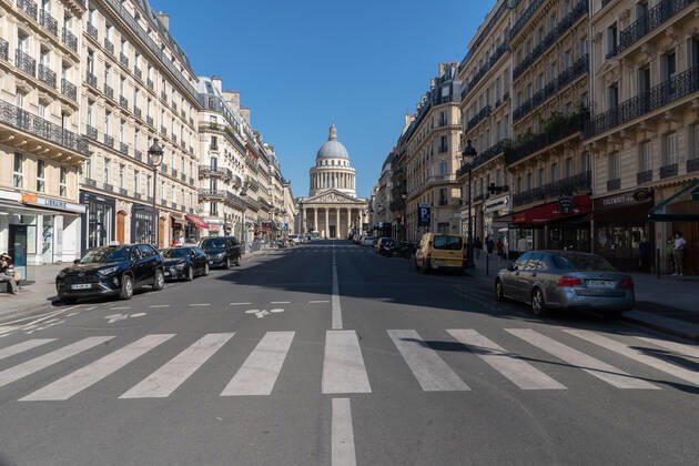 April 26, 2020, Paris, FR: (INT) Covid-19:Empty Paris. April 26,2020, Paris,France:Some touristic hotspots in Paris city like Cafe Les Deux Magots, Arc de Triomphe et Champs-Elysees, Champs-Elysees, Jardin du Luxembours, Pont Alexandre III, La Sorbonne , Marche aux puces,Montmartre street continued to be very empty during this covid-19 pandemic this Sunday. ..Credit: Thenews2 Paris - ZUMAn293 20200426_znp_n293_009 Copyright: xEricxBrommex