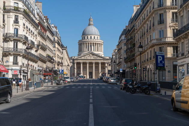 April 26, 2020, Paris, FR: (INT) Covid-19:Empty Paris. April 26,2020, Paris,France:Some touristic hotspots in Paris city like Cafe Les Deux Magots, Arc de Triomphe et Champs-Elysees, Champs-Elysees, Jardin du Luxembours, Pont Alexandre III, La Sorbonne , Marche aux puces,Montmartre street continued to be very empty during this covid-19 pandemic this Sunday. ..Credit: Thenews2 Paris - ZUMAn293 20200426_znp_n293_010 Copyright: xEricxBrommex
