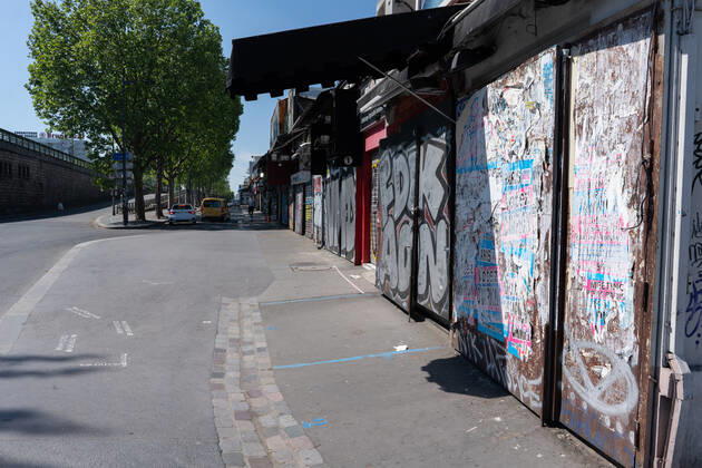 April 26, 2020, Paris, FR: (INT) Covid-19:Empty Paris. April 26,2020, Paris,France:Some touristic hotspots in Paris city like Cafe Les Deux Magots, Arc de Triomphe et Champs-Elysees, Champs-Elysees, Jardin du Luxembours, Pont Alexandre III, La Sorbonne , Marche aux puces,Montmartre street continued to be very empty during this covid-19 pandemic this Sunday. ..Credit: Thenews2 Paris - ZUMAn293 20200426_znp_n293_011 Copyright: xEricxBrommex