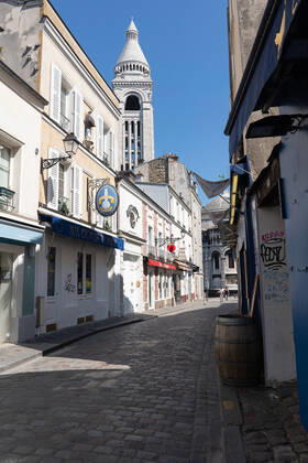 April 26, 2020, Paris, FR: (INT) Covid-19:Empty Paris. April 26,2020, Paris,France:Some touristic hotspots in Paris city like Cafe Les Deux Magots, Arc de Triomphe et Champs-Elysees, Champs-Elysees, Jardin du Luxembours, Pont Alexandre III, La Sorbonne , Marche aux puces,Montmartre street continued to be very empty during this covid-19 pandemic this Sunday. ..Credit: Thenews2 Paris - ZUMAn293 20200426_znp_n293_013 Copyright: xEricxBrommex
