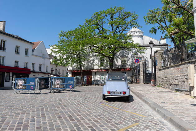 April 26, 2020, Paris, FR: (INT) Covid-19:Empty Paris. April 26,2020, Paris,France:Some touristic hotspots in Paris city like Cafe Les Deux Magots, Arc de Triomphe et Champs-Elysees, Champs-Elysees, Jardin du Luxembours, Pont Alexandre III, La Sorbonne , Marche aux puces,Montmartre street continued to be very empty during this covid-19 pandemic this Sunday. ..Credit: Thenews2 Paris - ZUMAn293 20200426_znp_n293_017 Copyright: xEricxBrommex