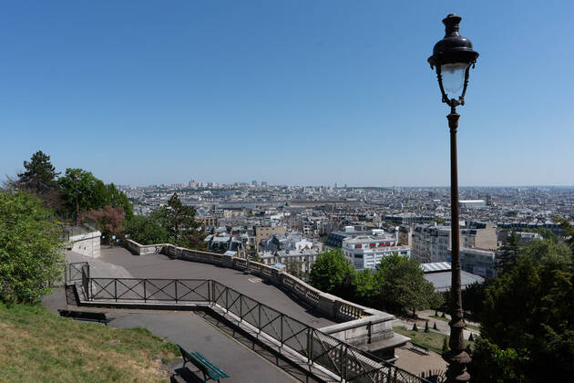 April 26, 2020, Paris, FR: (INT) Covid-19:Empty Paris. April 26,2020, Paris,France:Some touristic hotspots in Paris city like Cafe Les Deux Magots, Arc de Triomphe et Champs-Elysees, Champs-Elysees, Jardin du Luxembours, Pont Alexandre III, La Sorbonne , Marche aux puces,Montmartre street continued to be very empty during this covid-19 pandemic this Sunday. ..Credit: Thenews2 Paris - ZUMAn293 20200426_znp_n293_020 Copyright: xEricxBrommex