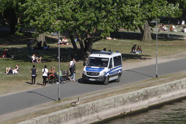 On the occasion of the corona crisis, a police patrol of the Hessian state police checks the observance of the contact prohibitions and minimum distances on the bank promenade on the banks of the Main in the city centre of Frankfurt, Hesse, Germany