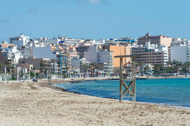 20200426 Children go out of the Home in Mallorca during Corona Lock down PALMA DE MALLORCA, SPAIN APRIL 26 2020 General view of the beach at the Playa de Palma at Children go out of the Home in Mallorca during Corona Lock down on April 26, 2020 in Palma de Mallorca, Palma de Mallorca Baleares Spain