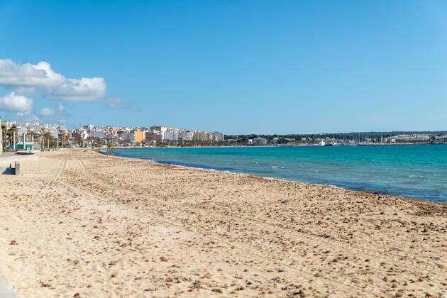 20200426 Children go out of the Home in Mallorca during Corona Lock down PALMA DE MALLORCA, SPAIN APRIL 26 2020 General view of the beach at the Playa de Palma at Children go out of the Home in Mallorca during Corona Lock down on April 26, 2020 in Palma de Mallorca, Palma de Mallorca Baleares Spain