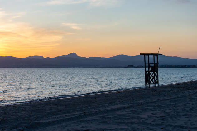 20200426 Children go out of the Home in Mallorca during Corona Lock down PALMA DE MALLORCA, SPAIN APRIL 26 2020 sunset at the Playa de Palma at Children go out of the Home in Mallorca during Corona Lock down on April 26, 2020 in Palma de Mallorca, Palma de Mallorca Baleares Spain