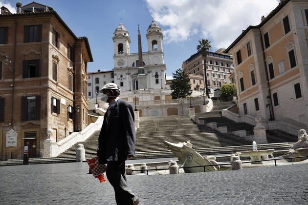 April 27, 2020, Roma, Roma, Italy: Daily life in the streets of Roma during the Covid-19 outbreak..The Italian prime minister Giuseppe Conte has announced the Ã¢â‚¬oeFase 2Ã¢â‚¬Â (second fase) from the 4th of May..All the city, as all the whole country, is under quarantine and the movement are restricted to the necessary. .The streets of the city are empty and controled by the amry. Roma Italy - ZUMAt147 20200427_zip_t147_016 Copyright: xMatteoxTrevisanx