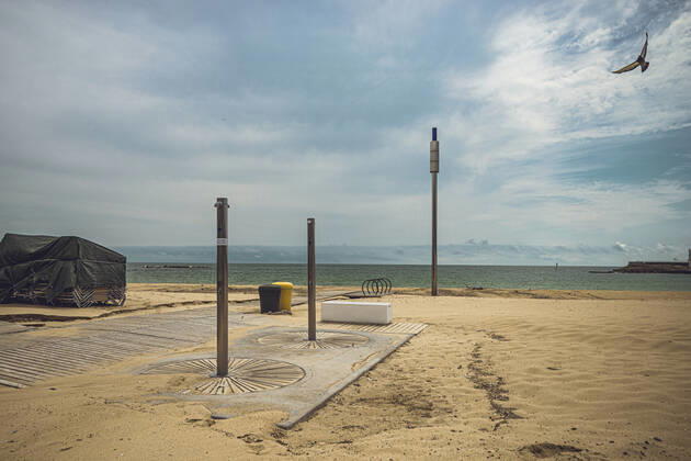 April 27, 2020, Barcelona, Catalonia, Spain: The deserted beach in Barcelona at day 43 of a nationwide lockdown due to the continuous spread of the corona virus. Spain registered some 300 new fatalities totaling a death toll close to 23500 so far. Barcelona Spain - ZUMAo105 20200427_zap_o105_010 Copyright: xMatthiasxOesterlex