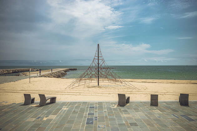 April 27, 2020, Barcelona, Catalonia, Spain: The deserted beach in Barcelona at day 43 of a nationwide lockdown due to the continuous spread of the corona virus. Spain registered some 300 new fatalities totaling a death toll close to 23500 so far. Barcelona Spain - ZUMAo105 20200427_zap_o105_011 Copyright: xMatthiasxOesterlex