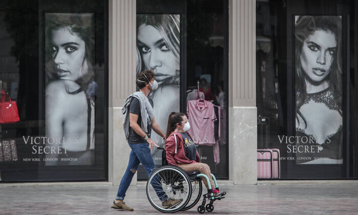 April 27, 2020: 27 April 2020 (Malaga) second day of leave for children from 0 to 14 years accompanied by an adult measure of the Spanish government due to the crisis of the coronavirus - ZUMAc161 20200427_zap_c161_081 Copyright: xLorenzoxCarnerox