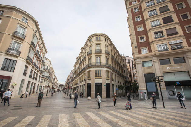 April 27, 2020: 27 April 2020 (Malaga) people from Malaga queue at the banks door to collect state aid and payments for the coronavirus crisis - ZUMAc161 20200427_zap_c161_086 Copyright: xLorenzoxCarnerox
