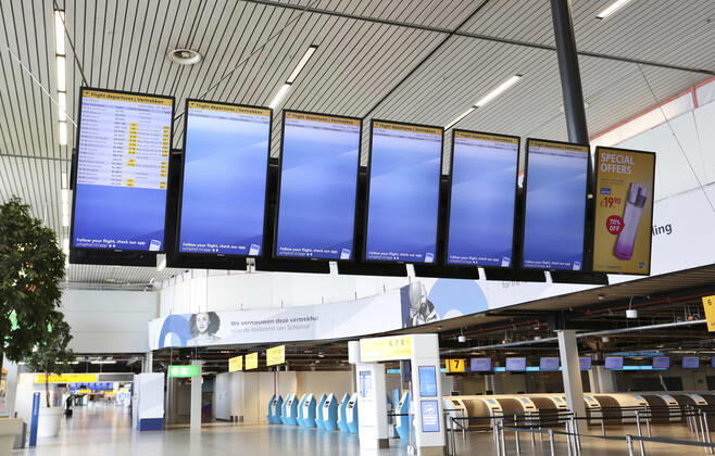 28-04-2020 Amsterdam Airport Schiphol in the Netherlands is virtually empty and abandoned as a result of the corona virus (c) PPE Beijersbergen Amsterdam The Netherlands  Copyright: xPPEx