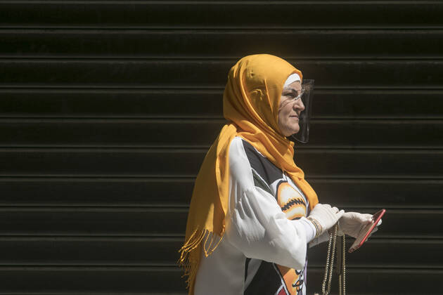 A pedestrian woman on Hamra Street wearing a protective face shield amid the ongoing covid-19 pandemic. Lebanon s cabinet has extended the lockdown measures until the 10th May as the country faces a deepening economic crisis and growing protests over worsening living standards. Where: Beirut, Lebanon When: 28 Apr 2020 Credit: Amer Ghazzal Cover Images Copyright: xx 40471141 EDITORIAL USE ONLY. NOT FOR USE BY NEWSPAPERS BASED IN THE UK.