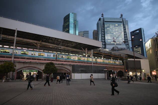 TOKYO, JAPAN - APRIL 28: Commuters which is less than normal head back home after work in Tokyo s financial district amid concerns of the COVID-19 coronavirus outbreak on Tuesday, April 28, 2020. Japanese Prime Minister Shinzo Abe declared a nationwide State of Emergency last week urging people to stay home to prevent the spread of the coronavirus throughout the country. (Photo: Richard Atrero de Guzman AFLO)  (125786471)