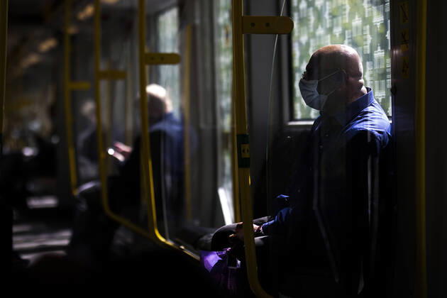 A man with a face mask, taken in the underground in Berlin, 28 04 2020 There is a mask obligation in public transport throughout Germany Berlin Germany Copyright: xFlorianxGaertner photothek.netx