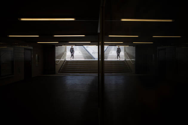 A woman with a face mask enters the underground station in Berlin, 28 04 2020 Germany-wide there is a mask obligation in public transport Berlin Germany Copyright: xFlorianxGaertner photothek.netx