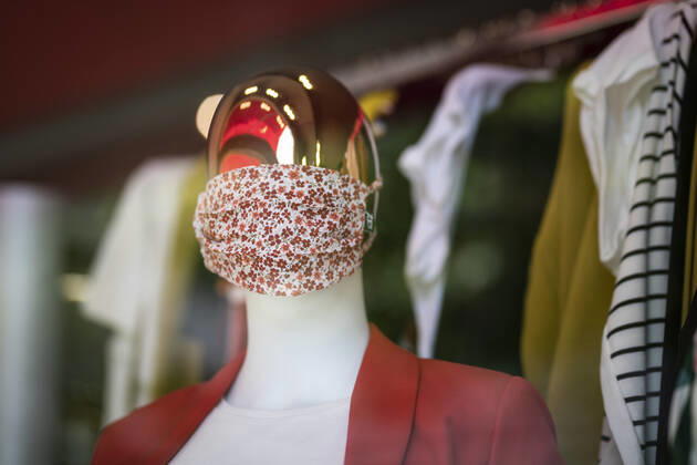 A mannequin with a face mask, taken in Berlin, 28 04 2020 There is a mask obligation in public transport throughout Germany Berlin Germany Copyright: xFlorianxGaertner photothek.netx
