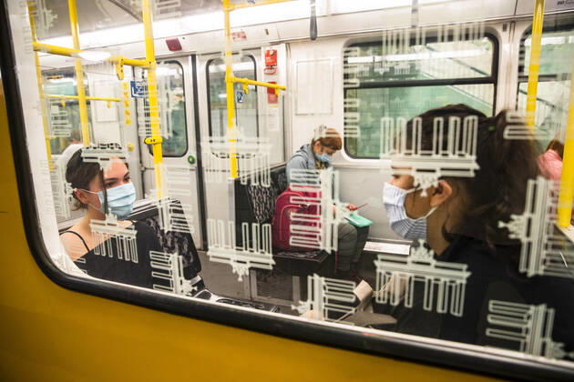 Passengers wearing a face mask on public transport in Berlin on 28 April 2020 Since yesterday, it is mandatory to wear a protection for nose and mouth on trains, trams and buses Starting tomorrow, the obligation also applies to the retail trade Coronavirus in Berlin