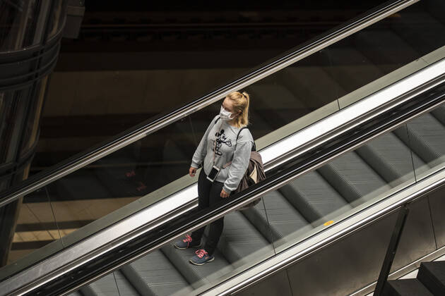 Passengers wearing a face mask on public transport in Berlin on 28 April 2020 Since yesterday, it is mandatory to wear a protection for nose and mouth on trains, trams and buses Starting tomorrow, the obligation also applies to the retail trade Coronavirus in Berlin